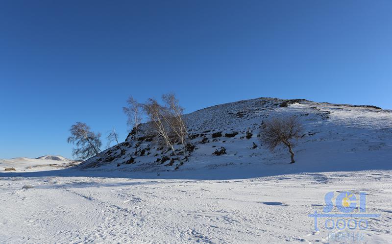 蓝天雪地